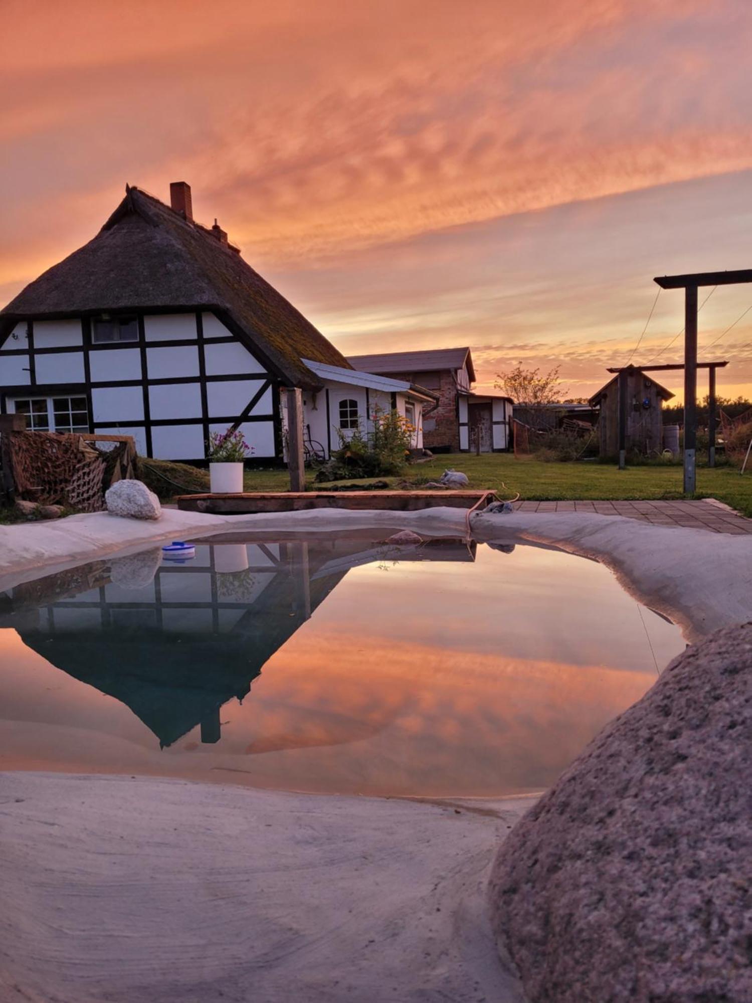 Villa Urlaub Unterm Reetdach Auf Dem Darss Fuhlendorf  Exterior foto
